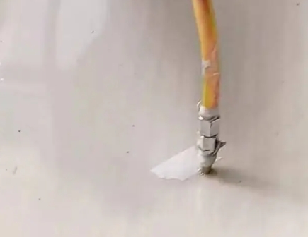 虎林瓷砖空鼓维修公司专业解答在瓷砖铺贴过程中，如果使用的砂料过粗（如全部使用了粗砂），可能会导致以下问题