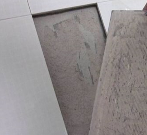 虎林瓷砖空鼓维修公司分享瓷砖铺贴时如果打浆（即涂抹在瓷砖背面和基层上的砂浆或瓷砖胶）过少，会带来以下问题